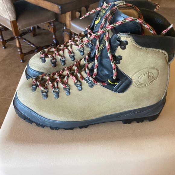 La Sportiva boots - Picture 2 of 7